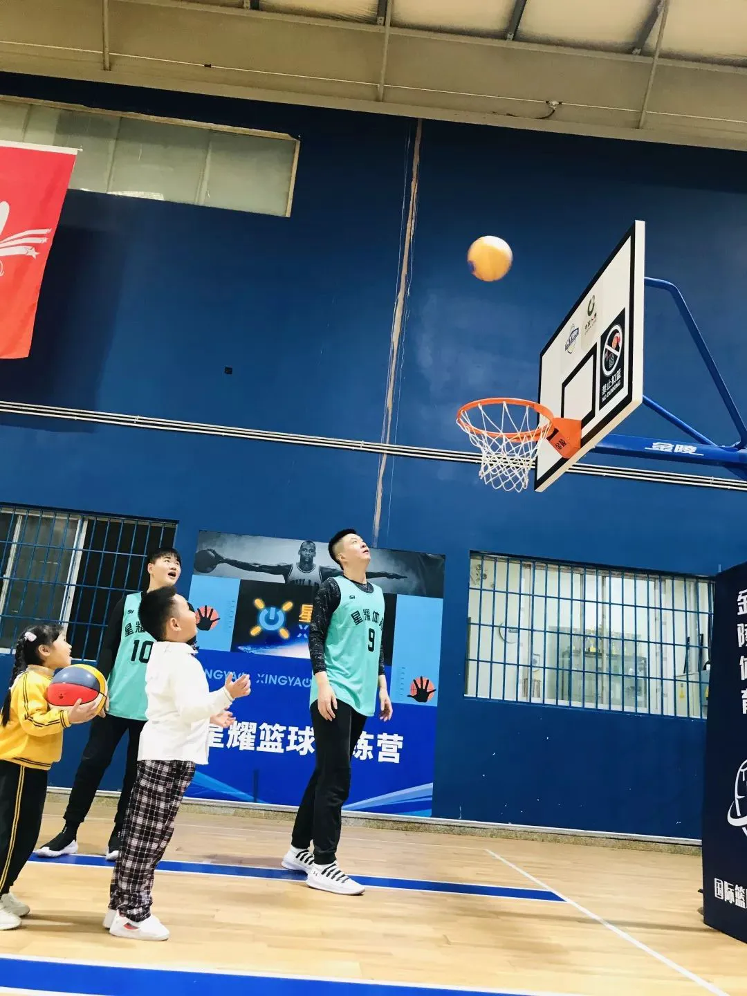 如何通过反馈分析提升篮球战术意识_2